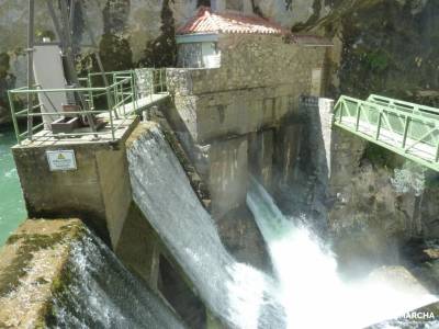 Ruta Cares-Picos de Europa; ruta vicentina cuevas de enebralejo ropa de senderismo rio sorbe lago ub